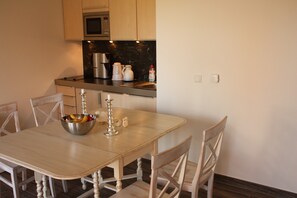 Enjoy meal preparation and dining in this compact kitchen with a central island and modern appliances.