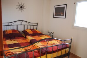 3 bedrooms, iron/ironing board, free WiFi