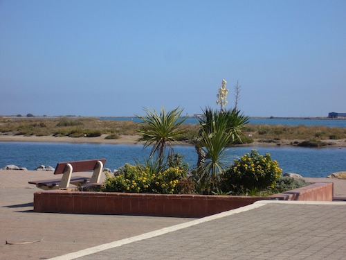 Sehr schönes Ferienhaus, Top Lage, nur 50 m zum Strand, Nähe Hafen. 6 Personen