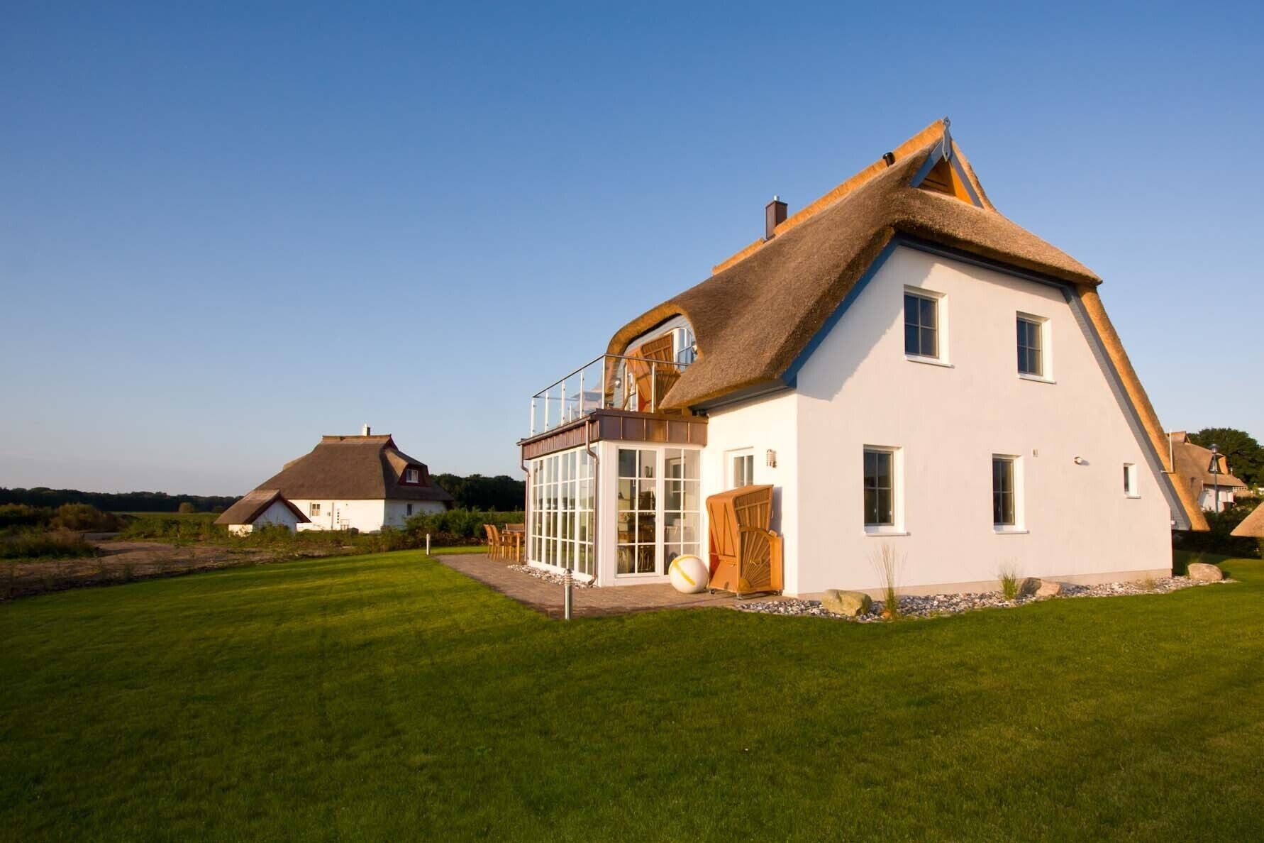 Nordgiebel und Wintergarten zum Achterwasser