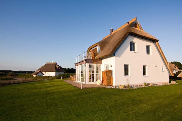 Nordgiebel und Wintergarten zum Achterwasser
