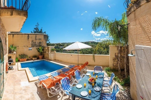 Beautiful poolarea, terrace and BBQ