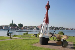 Unclassified image, 3 of 33, button