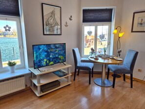 Unclassified image, 5 of 33, button