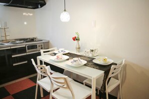 Casa (Private Vacation Home) | Área de sala de estar | Televisión de pantalla plana y reproductor de DVD 