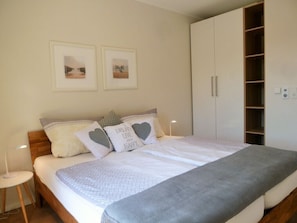2 bedrooms, WiFi, bed sheets - Pearl on the Harle Carolinensiel ❤️, with fantastic view, sauna, garden, barbecue (Carolinensiel)