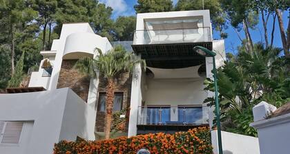 80 m2 Sundeck in middle of green