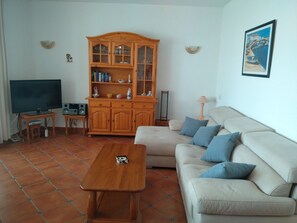 Smart TV, DVD player, stereo