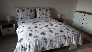 6 bedrooms, iron/ironing board, free WiFi, bed sheets