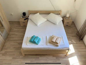2 chambres, fer et planche à repasser, Wi-Fi, draps fournis