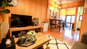 獨棟房屋 (Private Vacation Home) | 客廳