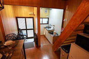Nhà (Private Vacation Home) | Khu phòng khách | TV màn hình phẳng, đầu đĩa DVD 