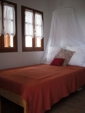 3 bedrooms, iron/ironing board, bed sheets - Spiti Avra - Pilioritic house with valley view - 2km from the sea (Argalastí)