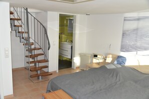 1 bedroom, iron/ironing board, travel cot, free WiFi