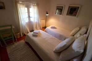 7 slaapkamers, een strijkplank/strijkijzer, reisbedje, wifi