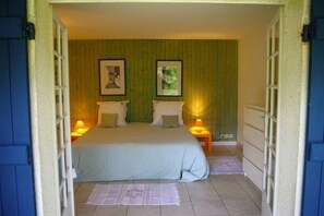 7 chambres, fer et planche à repasser, lit de bébé portatif, Wi-Fi