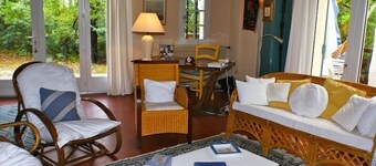 Lovely cottage with a wonderful terrace, close to bay and ocean, up to 14 people