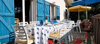 Lovely cottage with a wonderful terrace, close to bay and ocean, up to 14 people