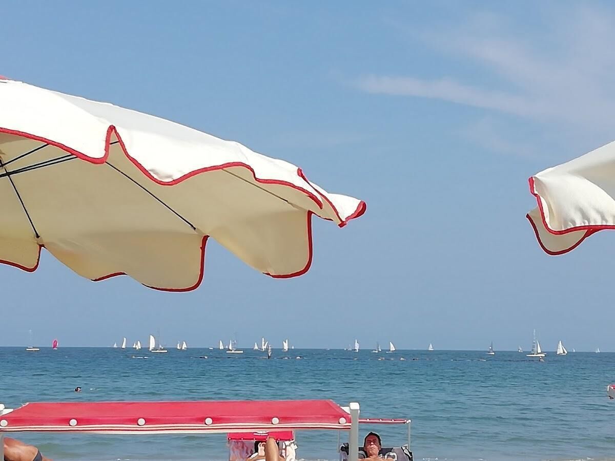 Plage à proximité, chaises longues