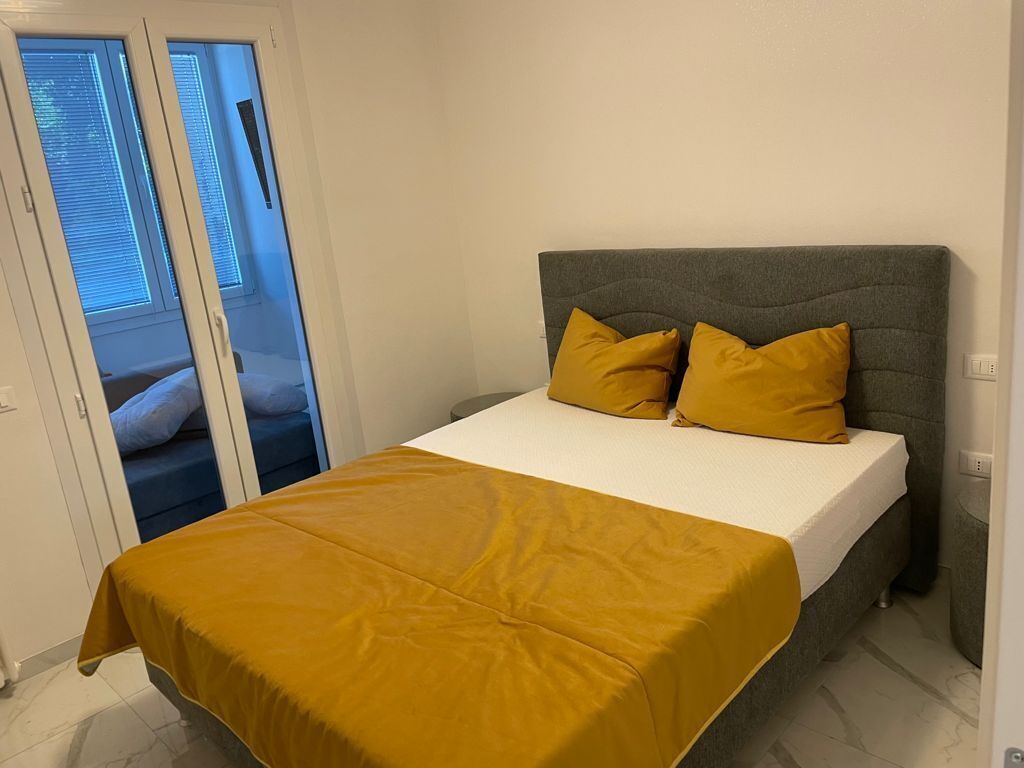 2 habitaciones, caja de seguridad en la habitación y escritorio 