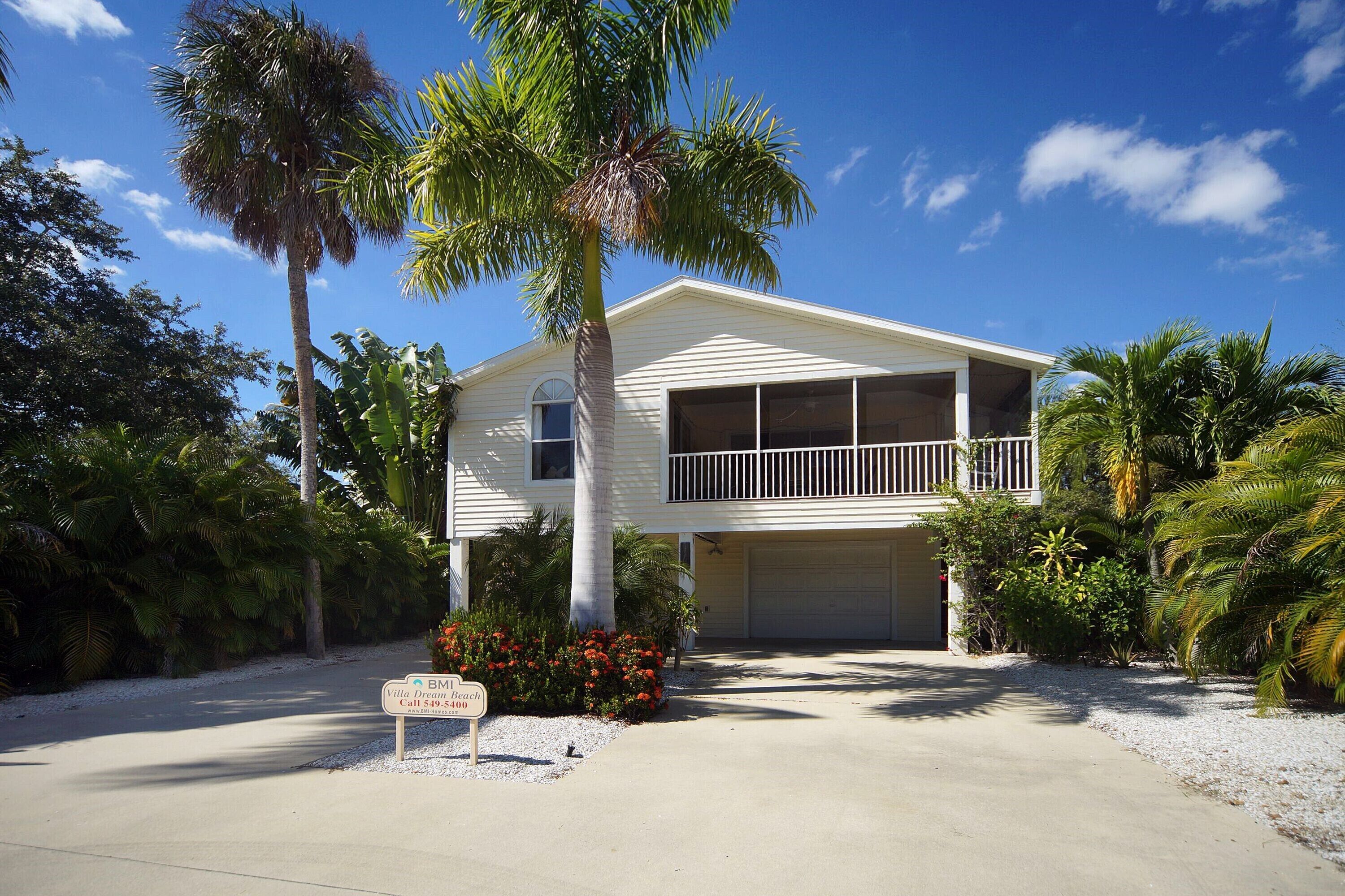 Welcome to Villa Dream Beach, only minutes to the beach, heated Pool, WIFI   