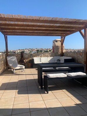 تناول الطعام بالخارج