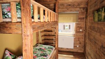 3 bedrooms, travel crib, free WiFi, bed sheets