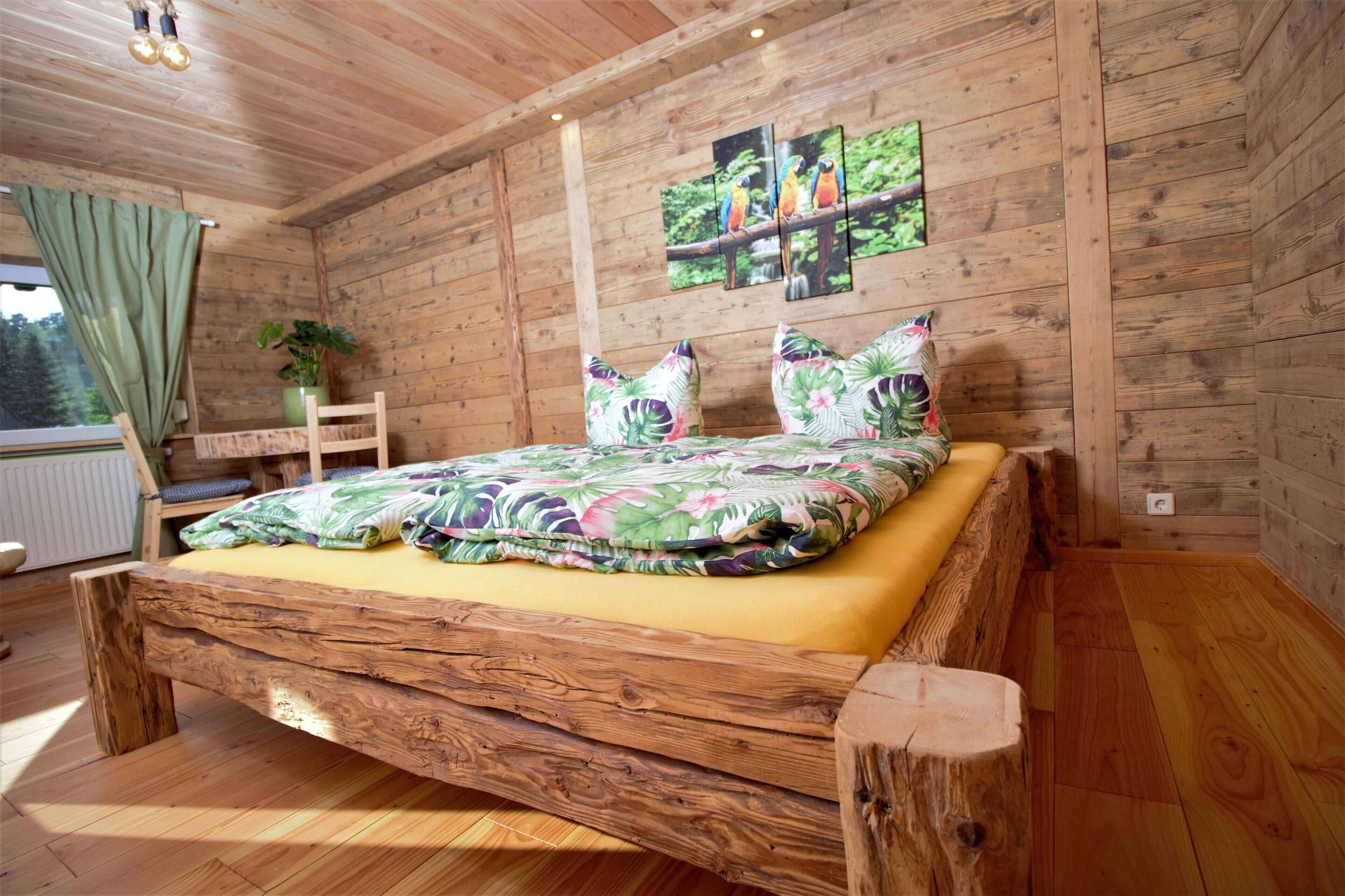 3 bedrooms, travel cot, free WiFi, bed sheets