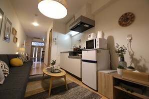 1 bedroom, free WiFi, bed sheets - Balcony (Osaka)