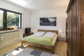 4 chambres, bureau, fer et planche à repasser, accès au Wi-Fi (inclus)