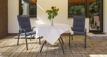 Eifel-Urlaub mit Kindern, Freunden, Hunden: großes Haus, Terrasse, toller Garten