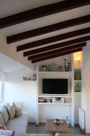 TV, DVD player, music library, stereo