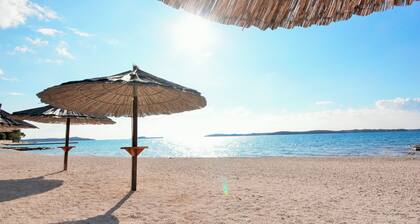 Ruhig, Minuten vom Strand, privater Pool im schönen Garten. Haustierfreundlich!