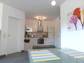 Kühlschrank, Mikrowelle, Ofen, Geschirrspüler