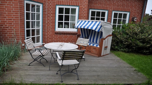 Ruhige Lage, Fußentfernung Ostsee, modern, WLAN, REISESPERRE - volle Erstattung 