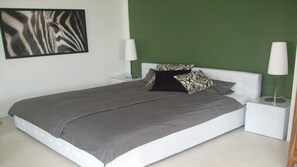 1 bedroom, travel crib, free WiFi, bed sheets - Quiet location, walking distance from Brodtener Steufer, modern facilities, WiFi (Travemünde)