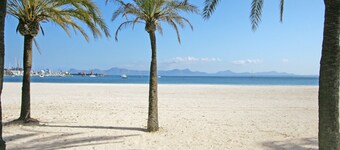 Idyllic tranquility in a privileged location, pool, garden, internet