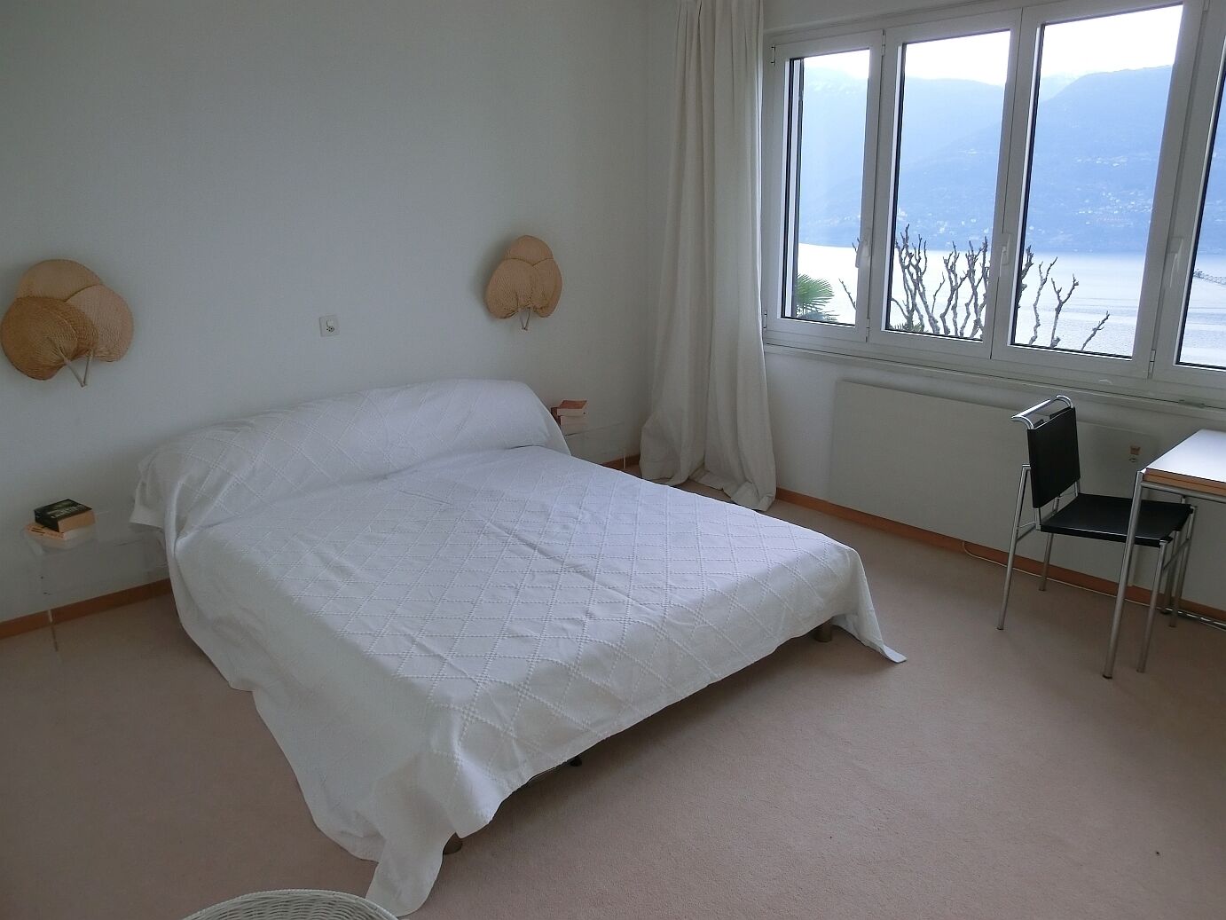 Beautiful holiday home in a top location above the lake