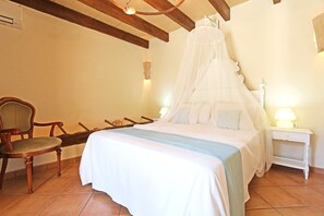 3 bedrooms, iron/ironing board, travel cot, free WiFi