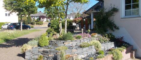 المنطقة المحيطة بالمنشأة