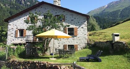 Casa de vacaciones independiente, romántica, 2-8 P, en Val Poschiavo, cerca de Engadin