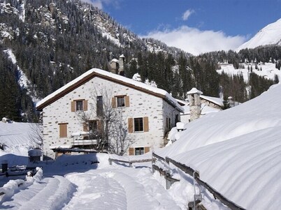 Romantic cottage for up to 8 P, in Val Poschiavo