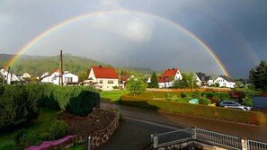 Property grounds - Holidayflat with balcony, seperate entrance, near Thuringian Forest (Floh- Seligenthal)