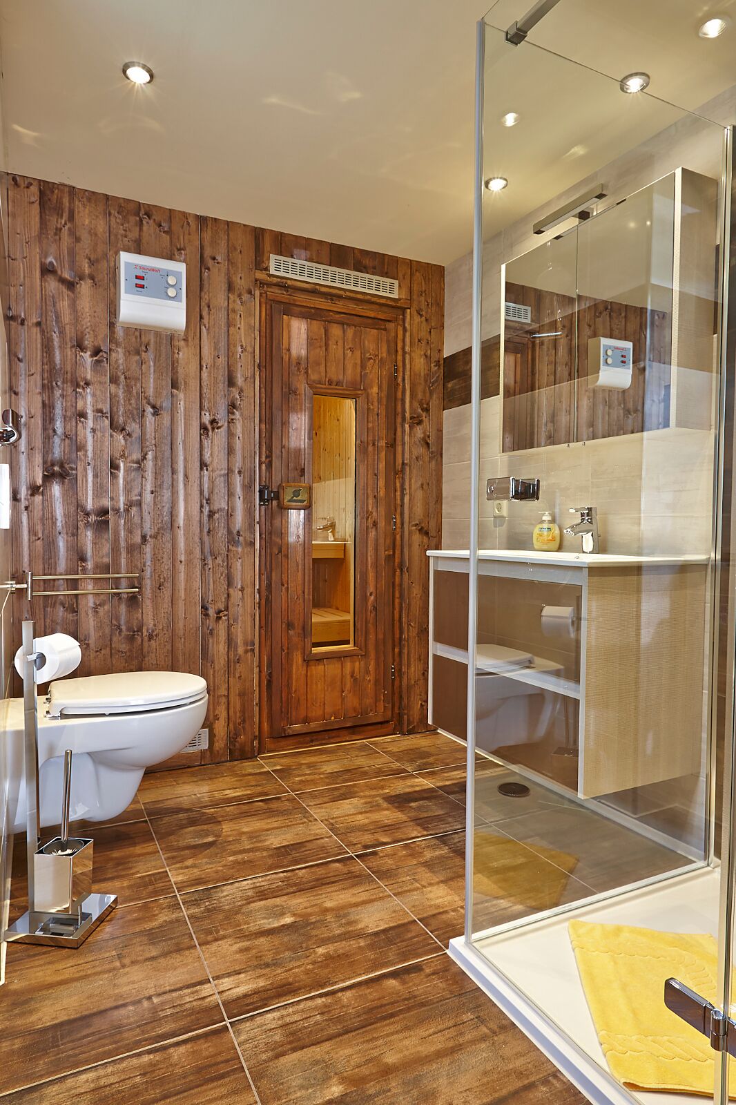 Holiday house with pool and sauna in the middle of the forest on the Elbe bike path