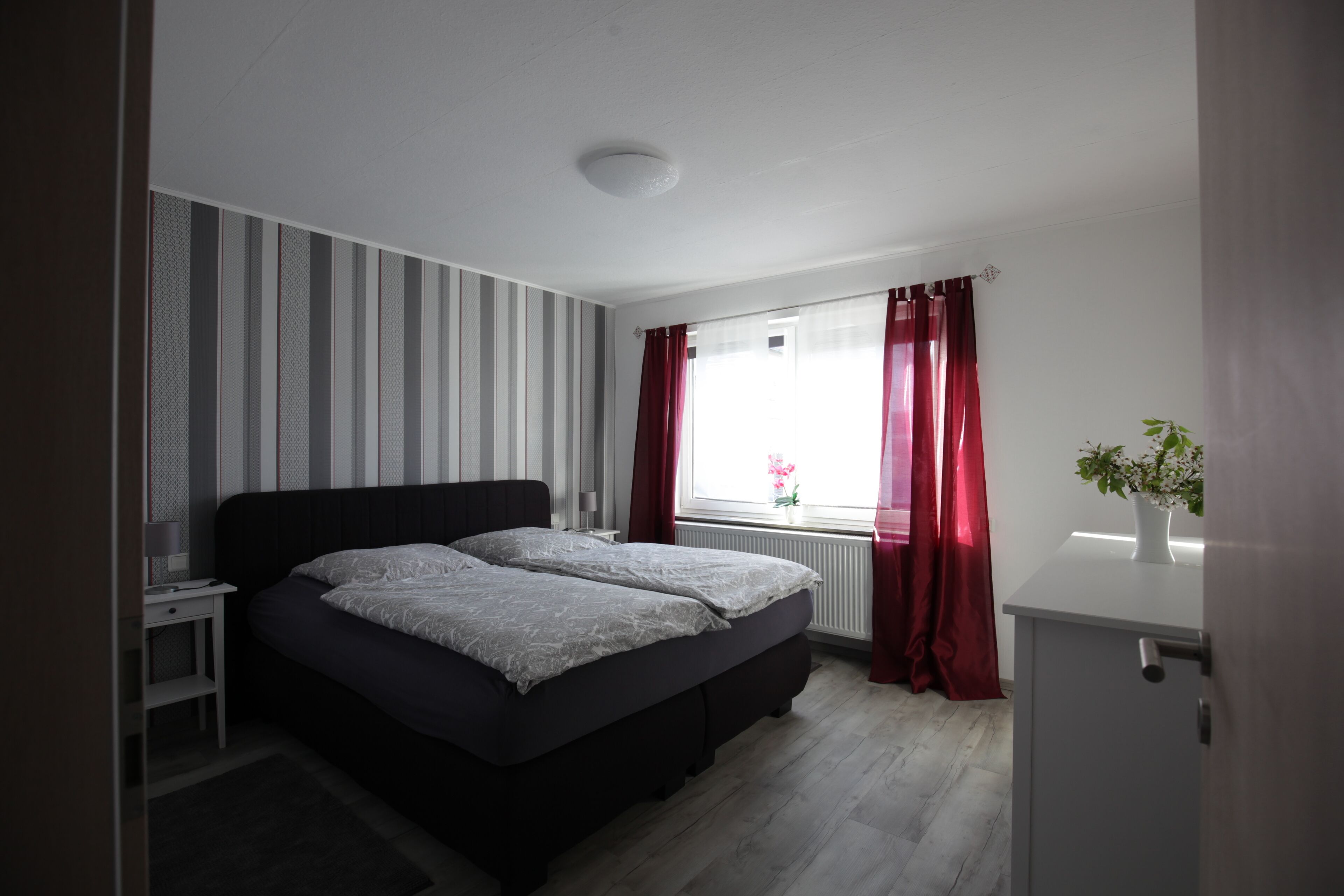 2 habitaciones, tabla de planchar con plancha y wifi gratis 