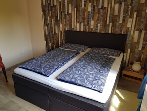 2 bedrooms, iron/ironing board, free WiFi, bed sheets