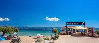 Bane Apartments - ferie med familie 70 meter fra sjøen