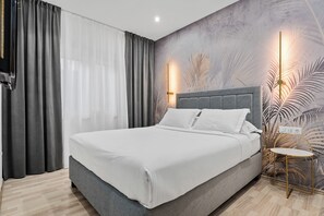 3 bedrooms, in-room safe, iron/ironing board, travel cot