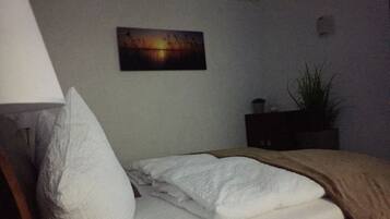 3 Schlafzimmer, Schreibtisch, Reisekinderbett, kostenloses WLAN