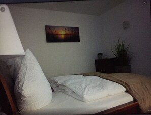 3 bedrooms, desk, travel cot, free WiFi